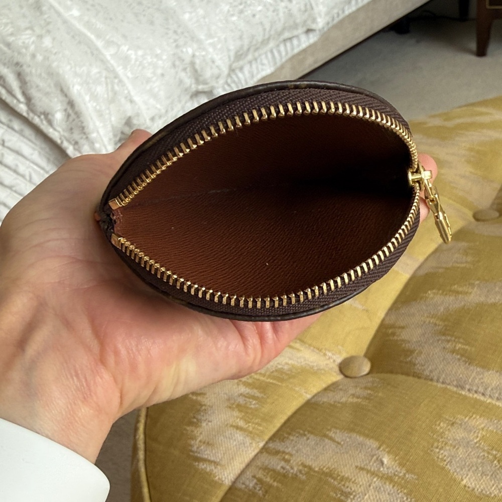 Louis Vuitton Round Coin Purse Monogram Canvas - Picture 10 of 10